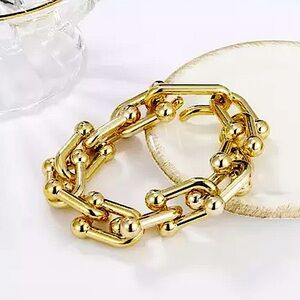 Gold U Link Exaggerated Bracelet